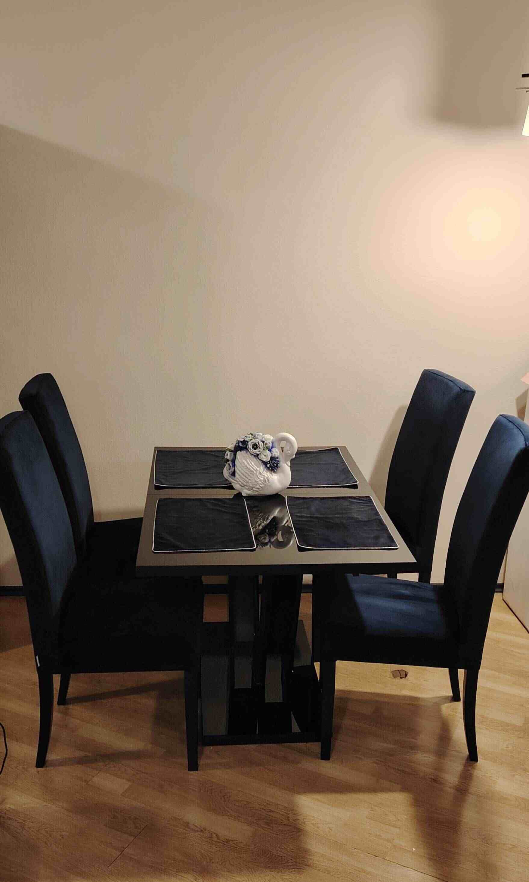 Stolička Simple 108 s gombíkmi zdjęcie klienta Eunika