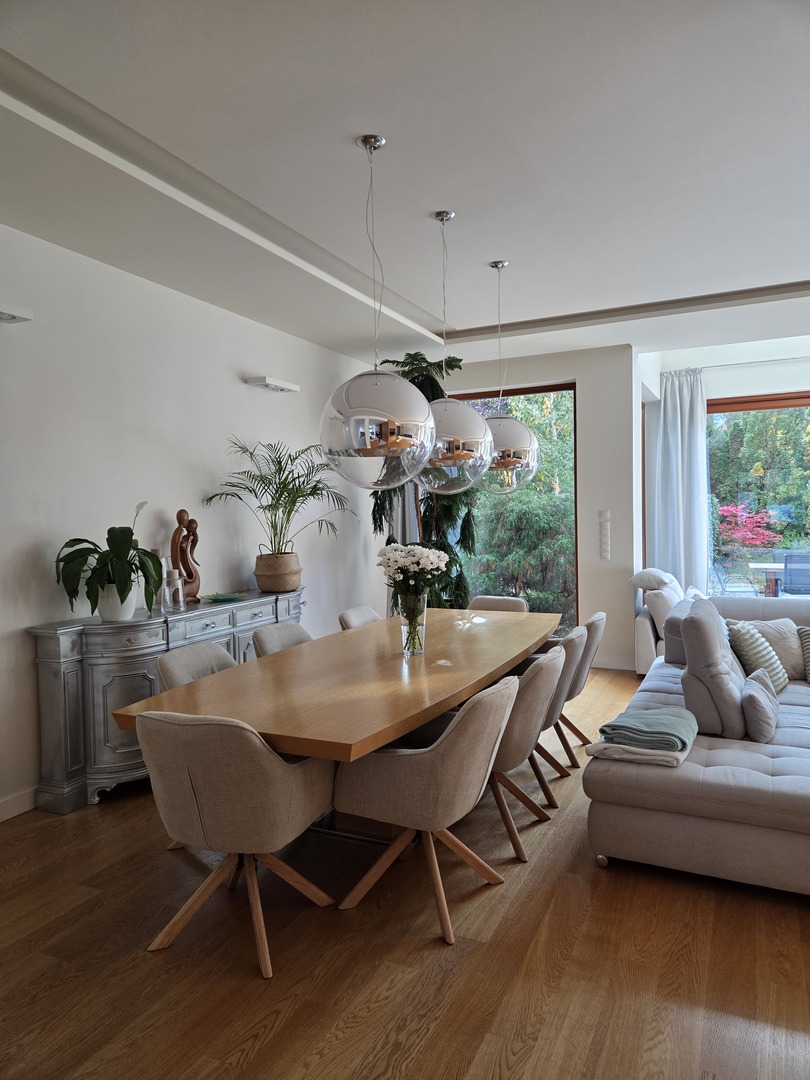 krzesło obrotowe do jadalni avola, beżowe, drewniane nogi (53250004)