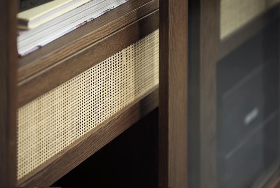 drewniana witryna do salonu barrali, ciemny dąb (46722930), 160 cm