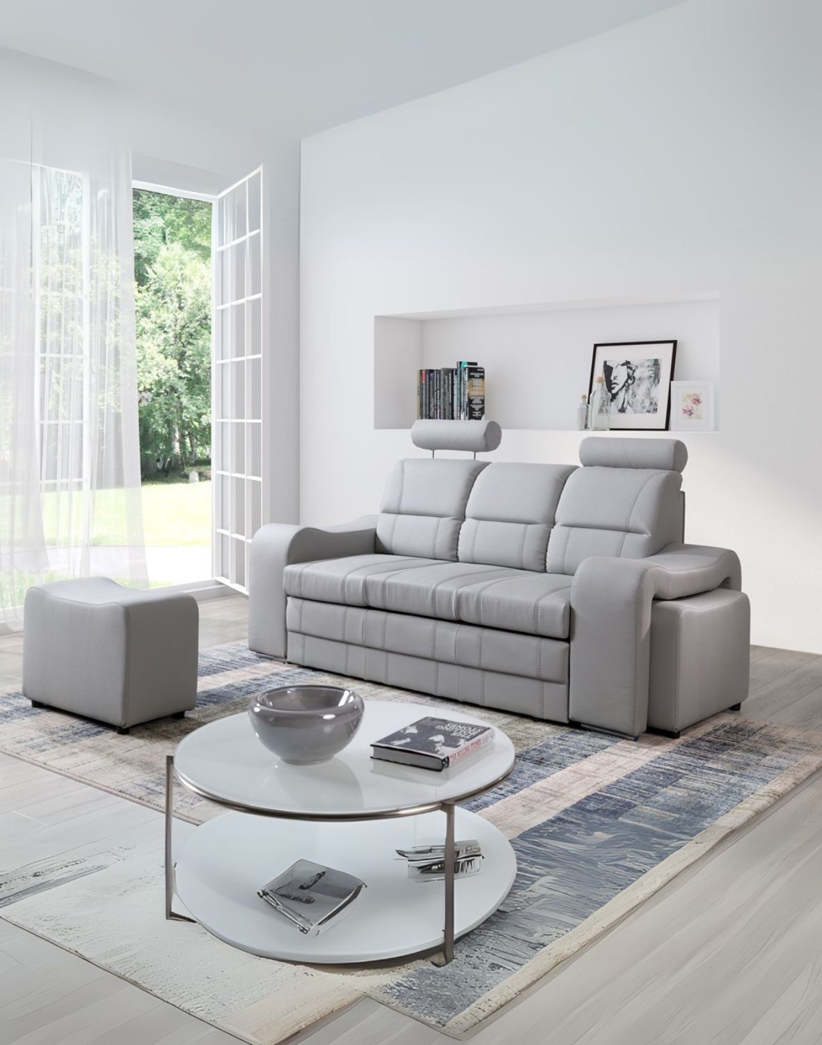 mała kanapa rozkładana z zagłówkami i pufami wenus