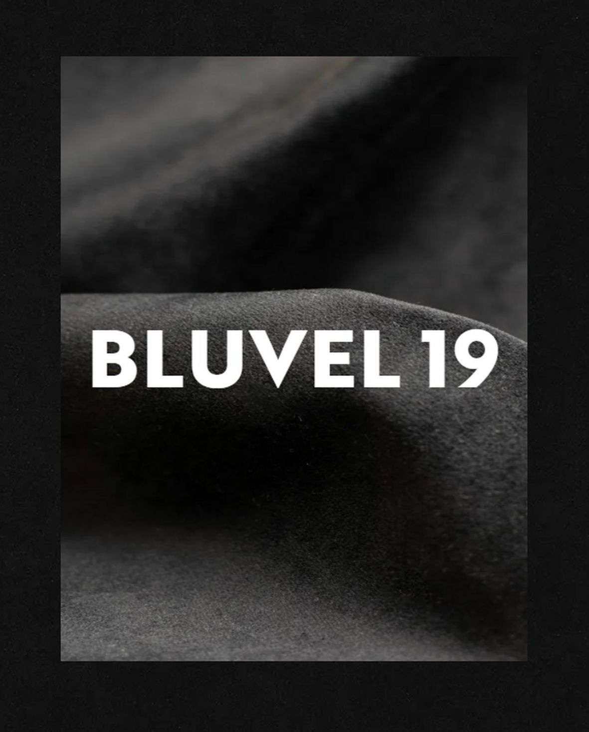 Krzesło Mango Velvet czarny obrotowe z podłokietnikami
